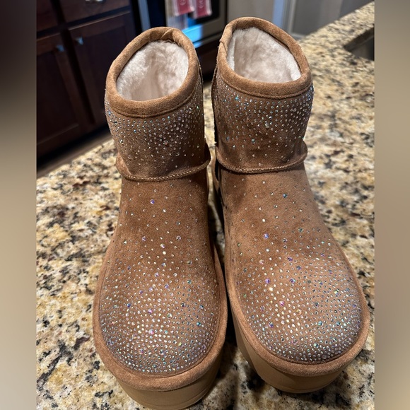 Steve Madden Crystal/Rhinestone Embellished Platform Ankle boots. Size 9. New! - Picture 1 of 5